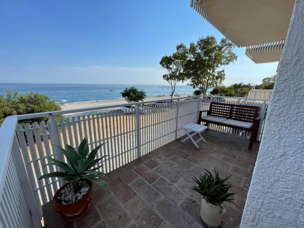 The Greek' House Apartment Bova Marina Bagian luar foto